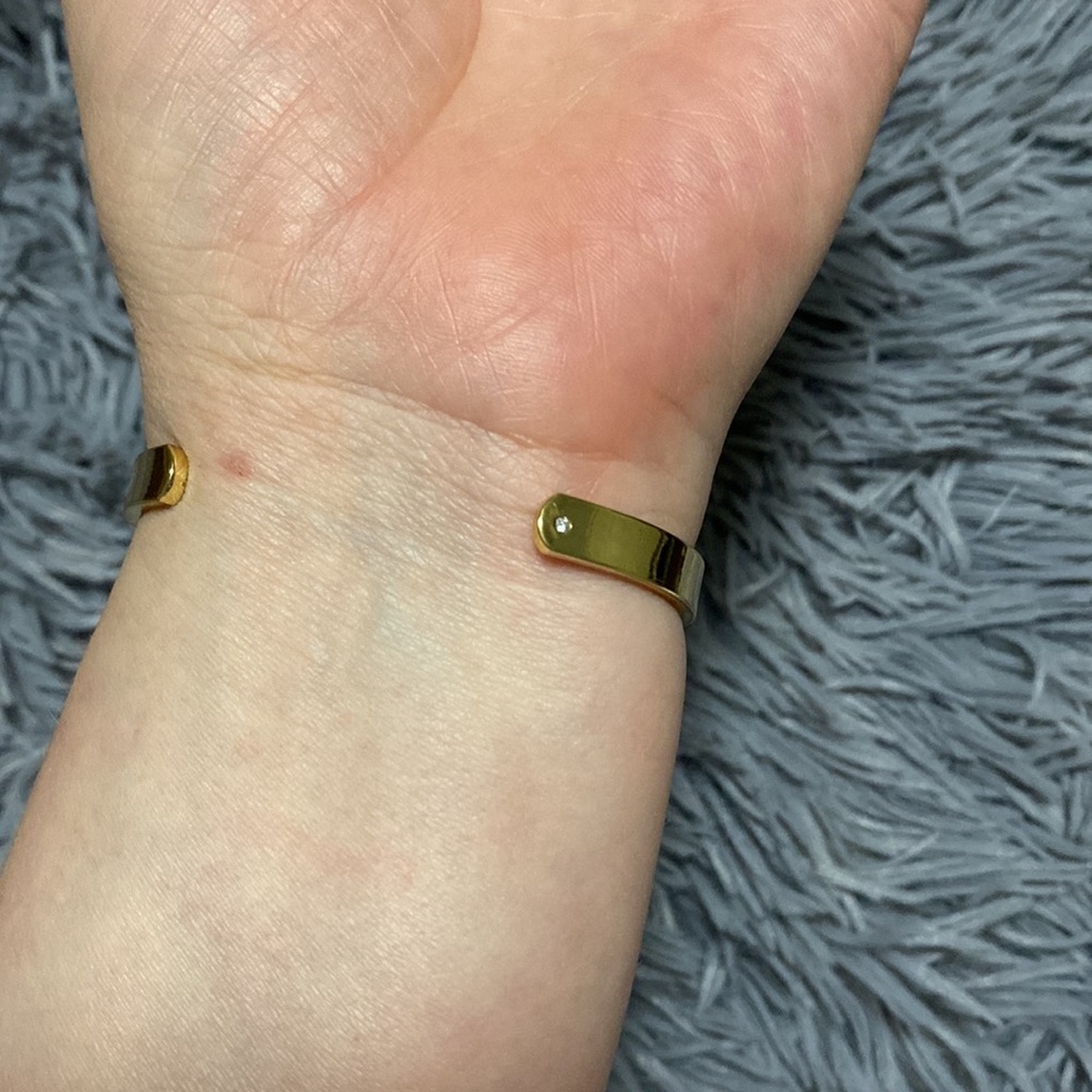 Golden Love bangle - Picture 2 of 6